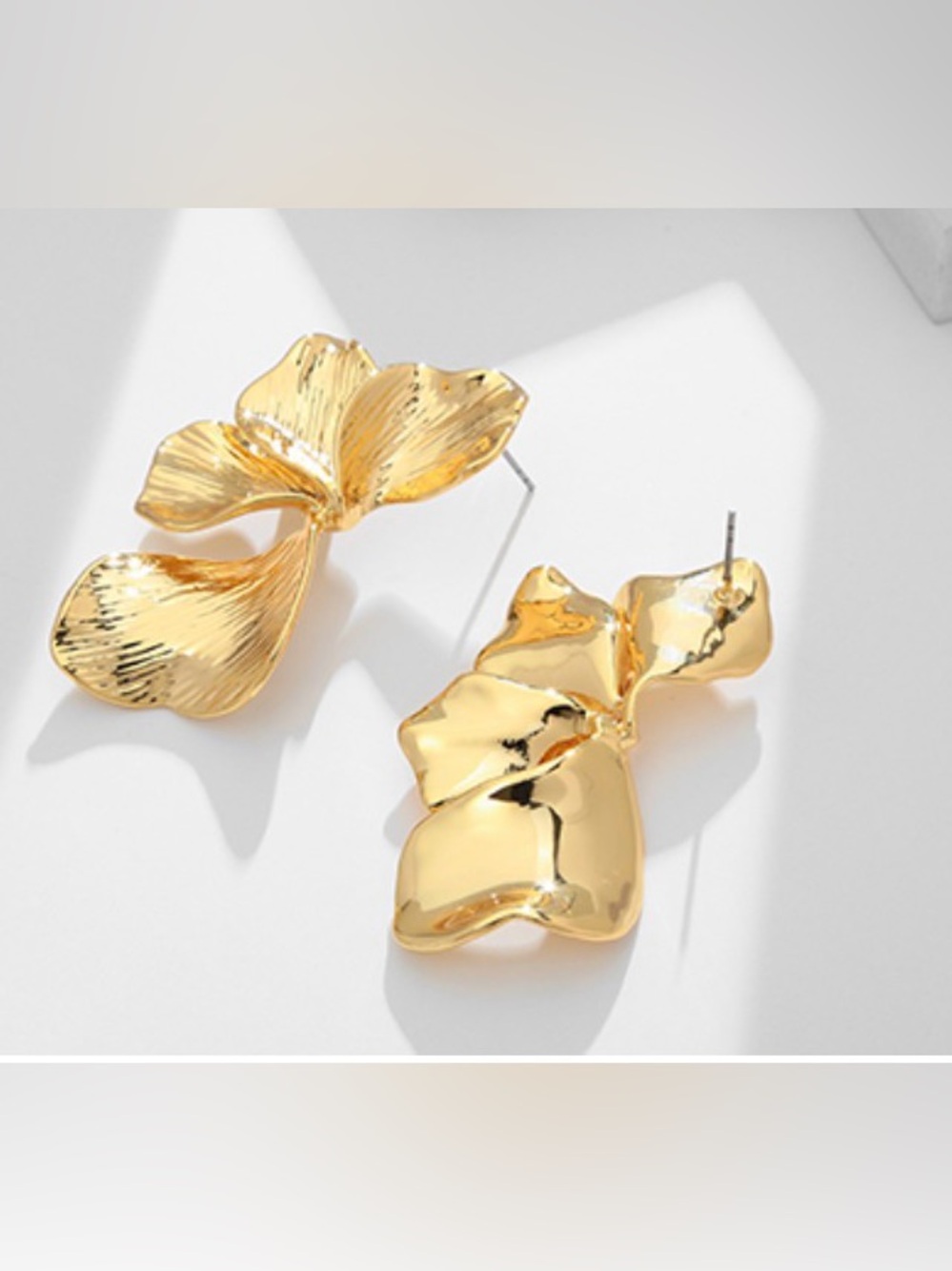 NEW: Gold Floral Petal Statement Earrings - Women Jewelry ๐๐ข๐ข๐ ๐๐ฆ ๐ก๐๐ช ๐๐ข๐ก๐๐๐ง๐๐ข๐ก - Picture 9 of 16